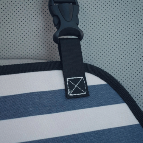 Käytännöllinen ja turvallinen koiralle tarkoitettu taitettava autotuoli