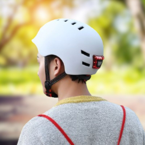Městská cyklistická helma – S předním a zadním LED osvětlením 